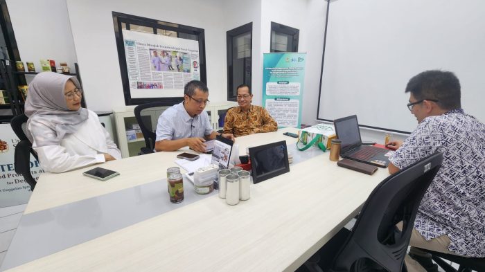 PT Alga Rosan Nusantara melakukan kunjungan ke PUI PASDEG dan LIFe Universitas Surabaya dalam rangka diskusi potensi kolaborasi riset dan pengembangan produk inovatif.